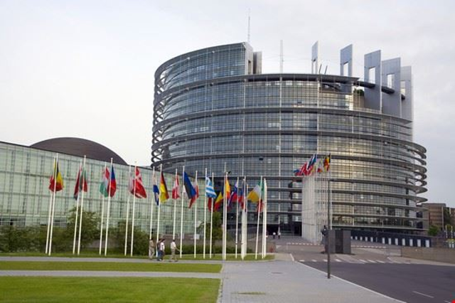 Avviso pubblico per la concessione di borse di studio  finalizzate alla partecipazione di un viaggio al Parlamento Europeo di Strasburgo 